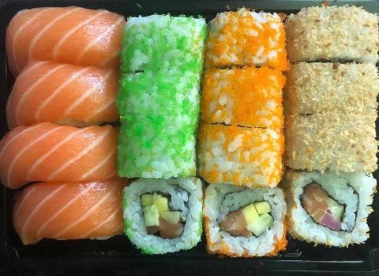 A15. 4 Nigiri e 12 Califórnia ( 16 peças)