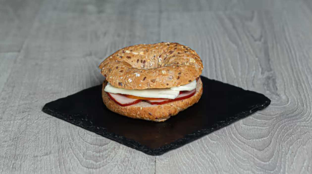 Tomato & Olive bagel