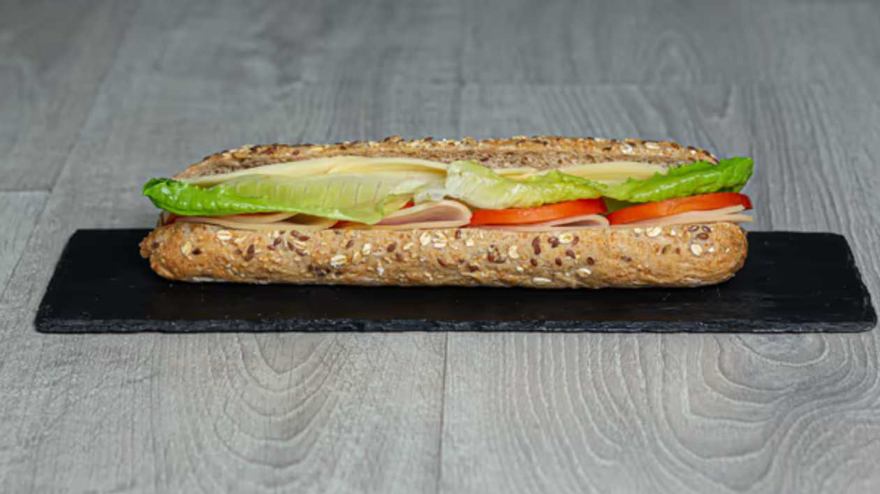 Sandwich with chicken, halloumi, cucumber, tomato