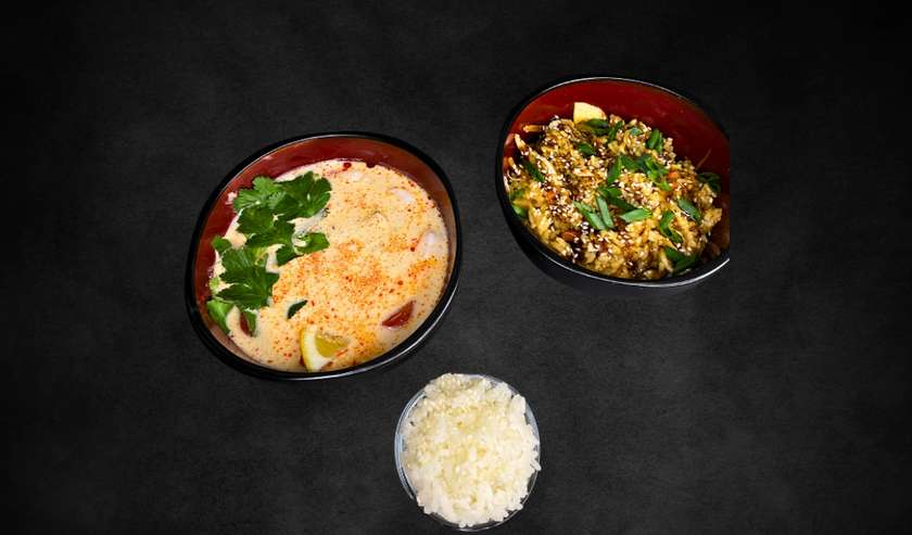 Lunch with tom yum and rice with chicken