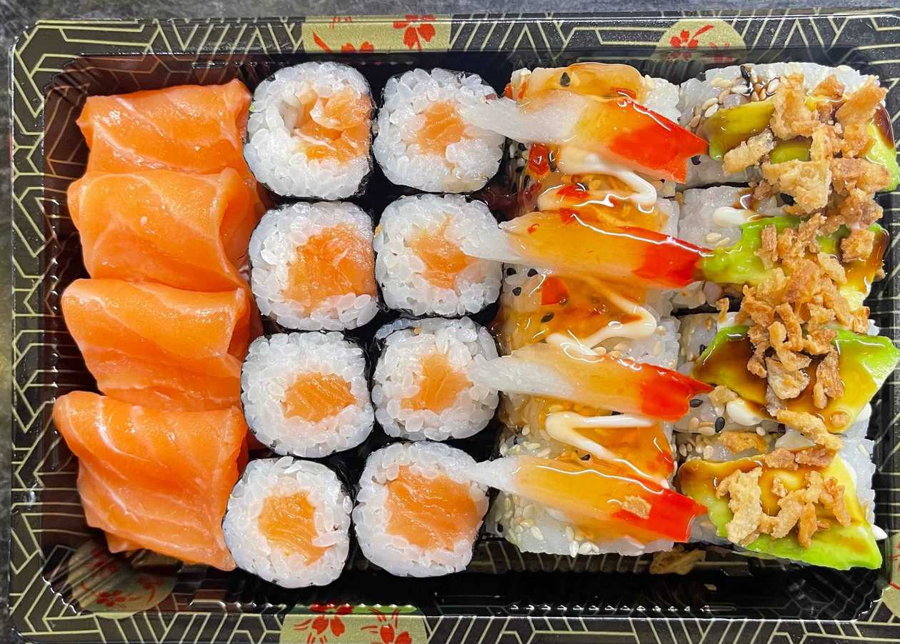 A24. 4 Sashimi, 8 Maki e 8 Califórnia (20 peças)