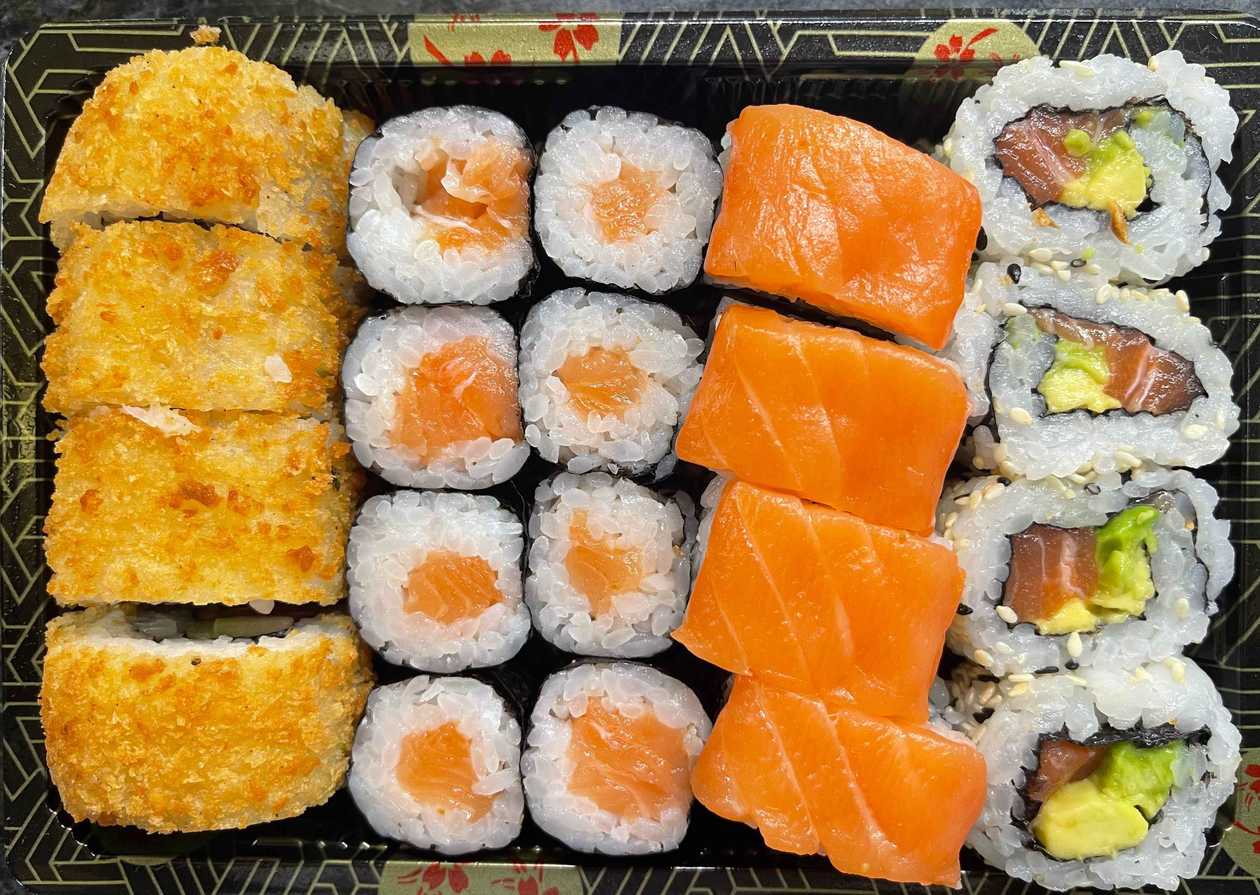 A23. 4 Califórnia frito, 8 Maki e 8 Califórnia (20 peças)