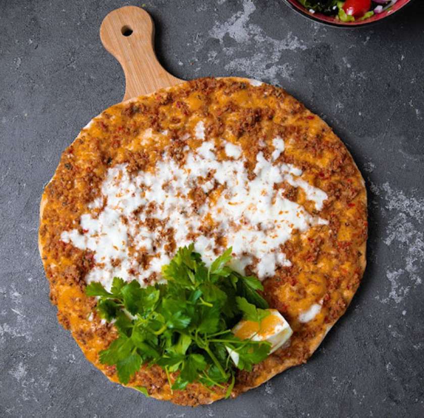 Lahmacun pendir acılı
