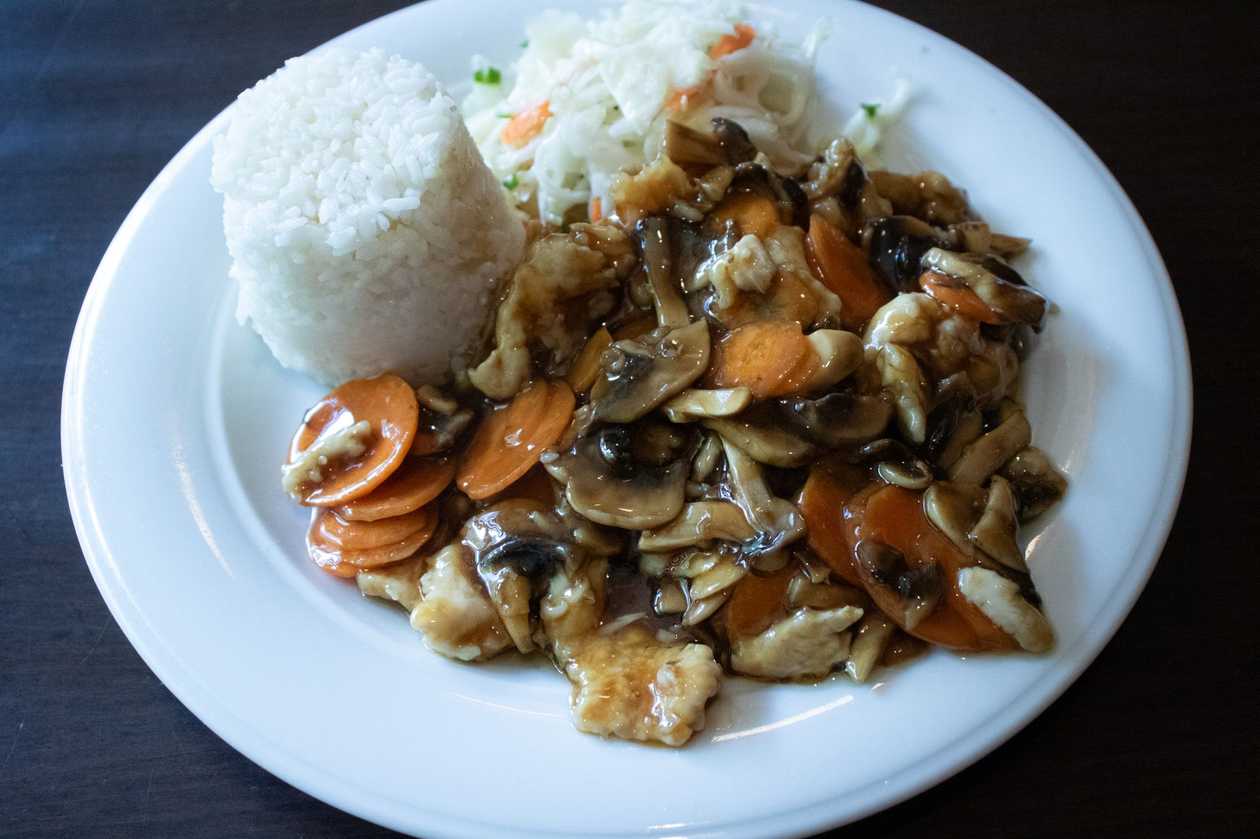 28 Chicken with champignons
