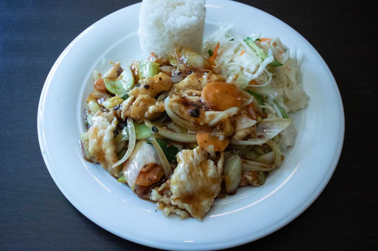 17 Chicken in spicy sauce