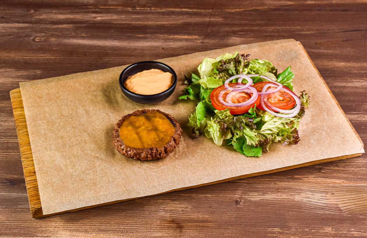 Naked burgeris su augalinės kilmės Beyaond Meat maltinuko