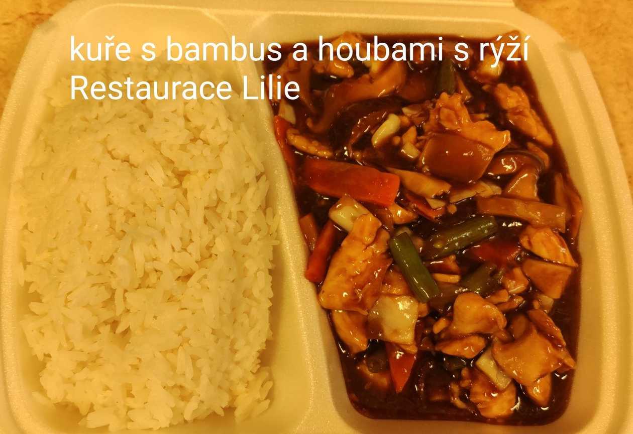 Chicken with bamboo and mushrooms