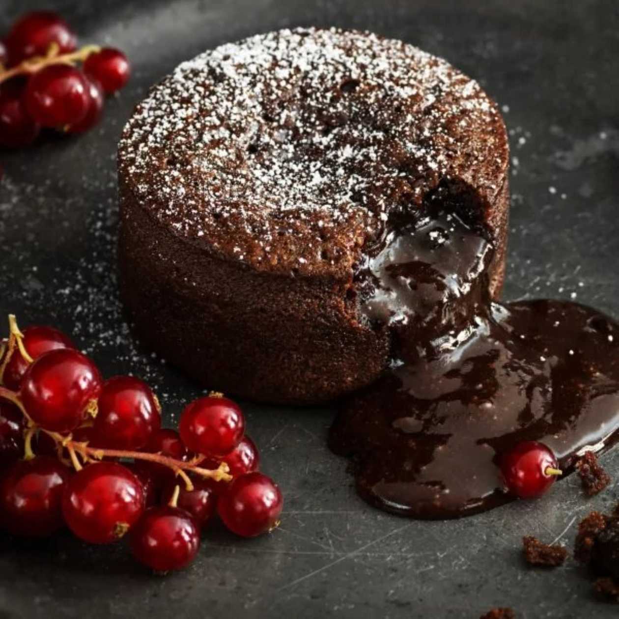 Lava cake cu crema de vanilie