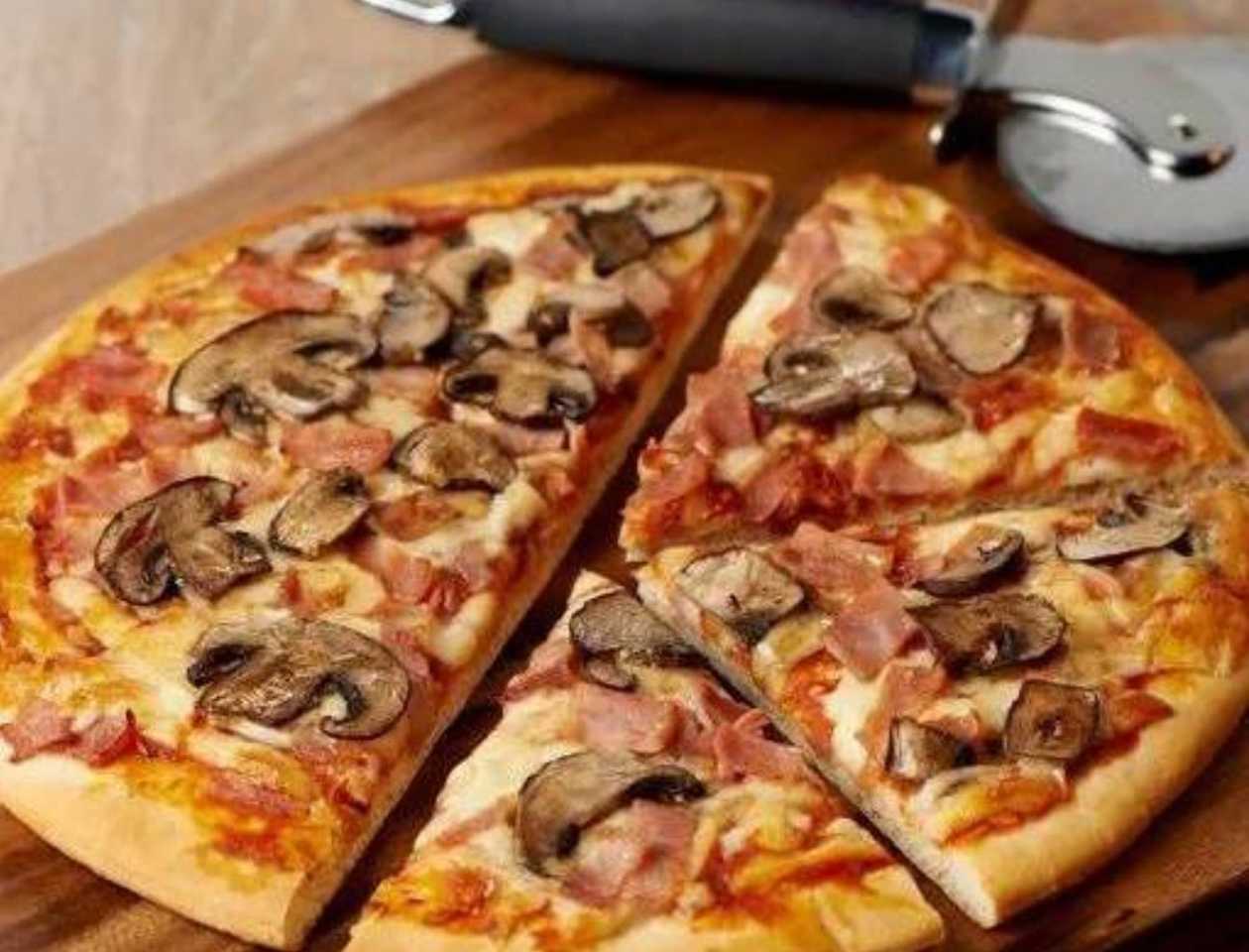 2 for 1 🎁 Ham and Mushroom Pizza 🎁