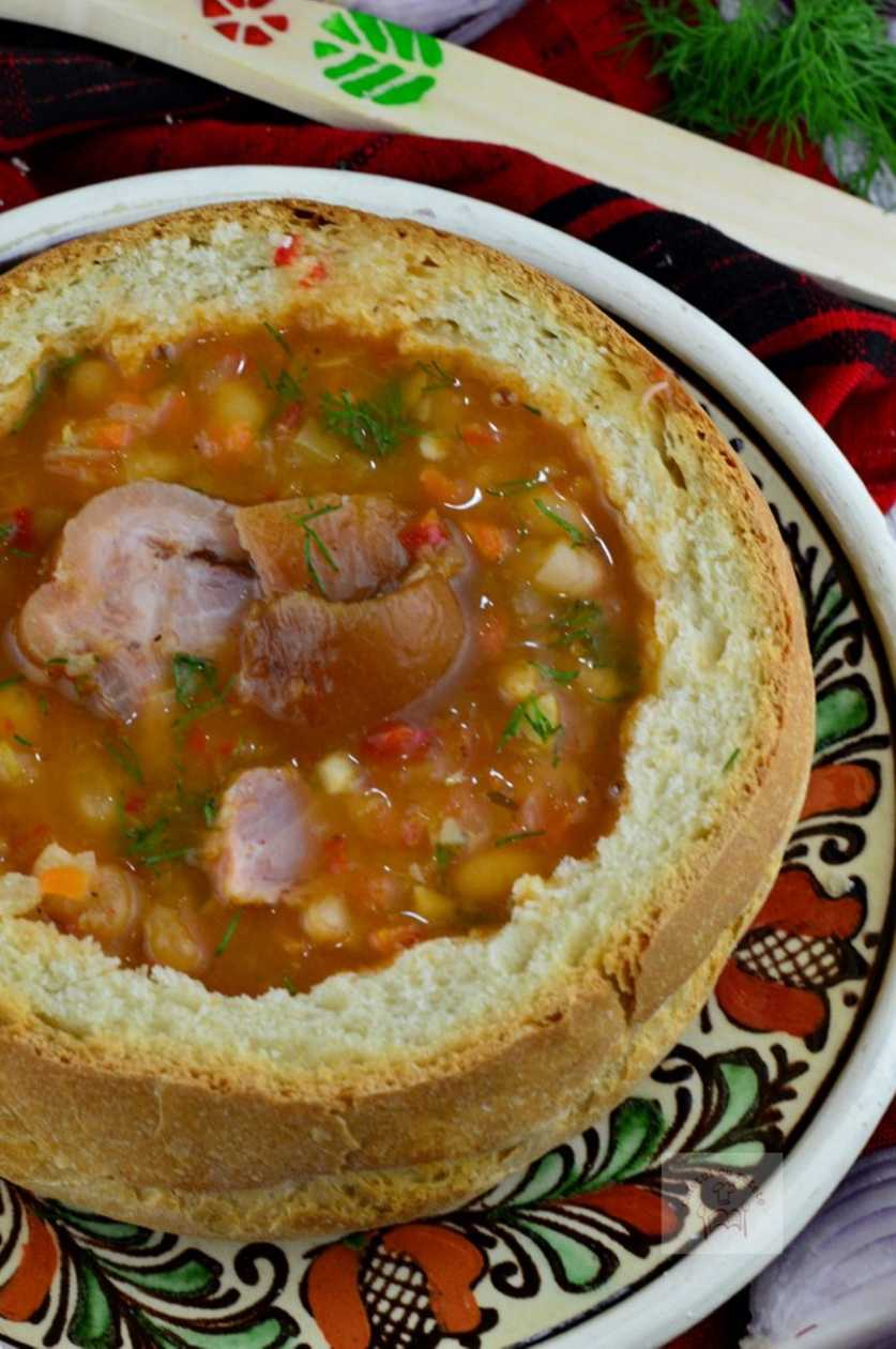 Bean soup with smoked meat