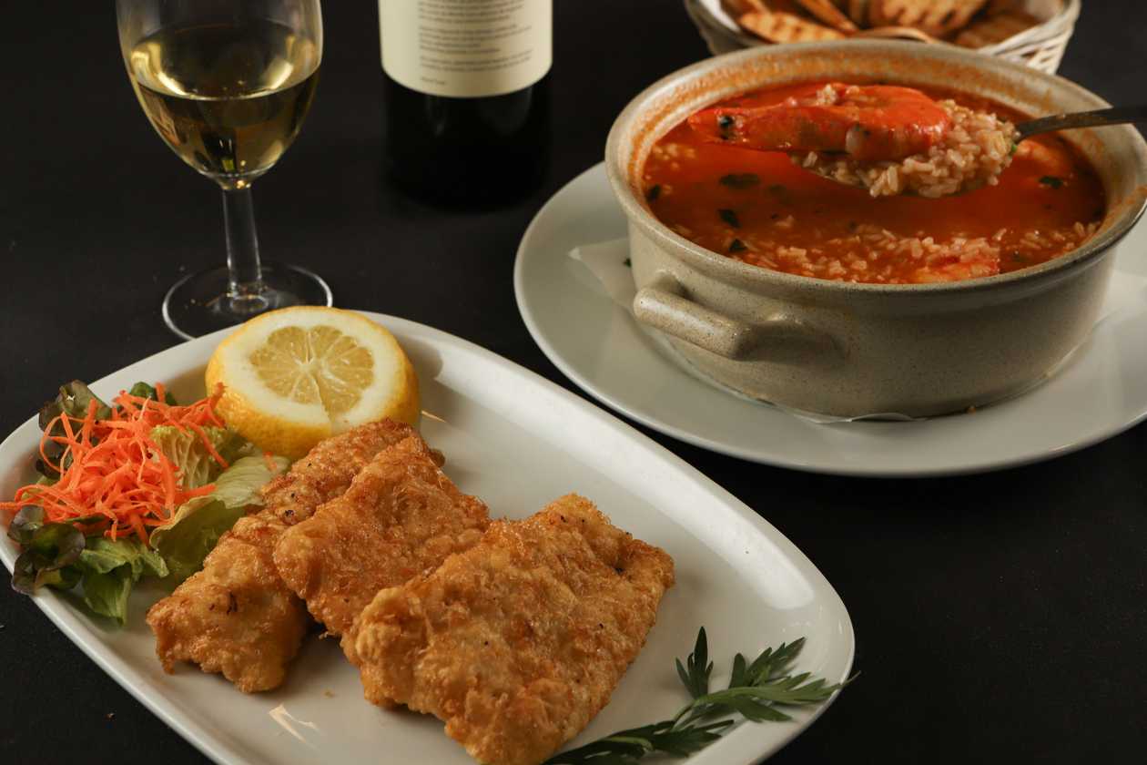 Filetes de Pescada com Arroz Marisco