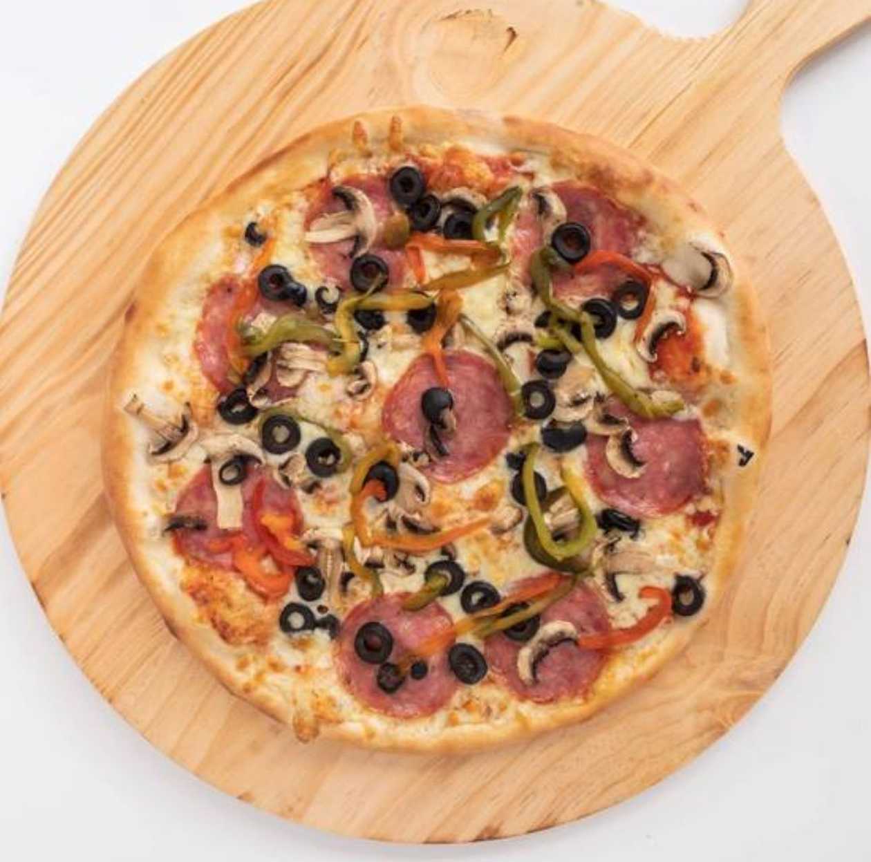 2-for-1 🎁 Salami Pizza 🎁