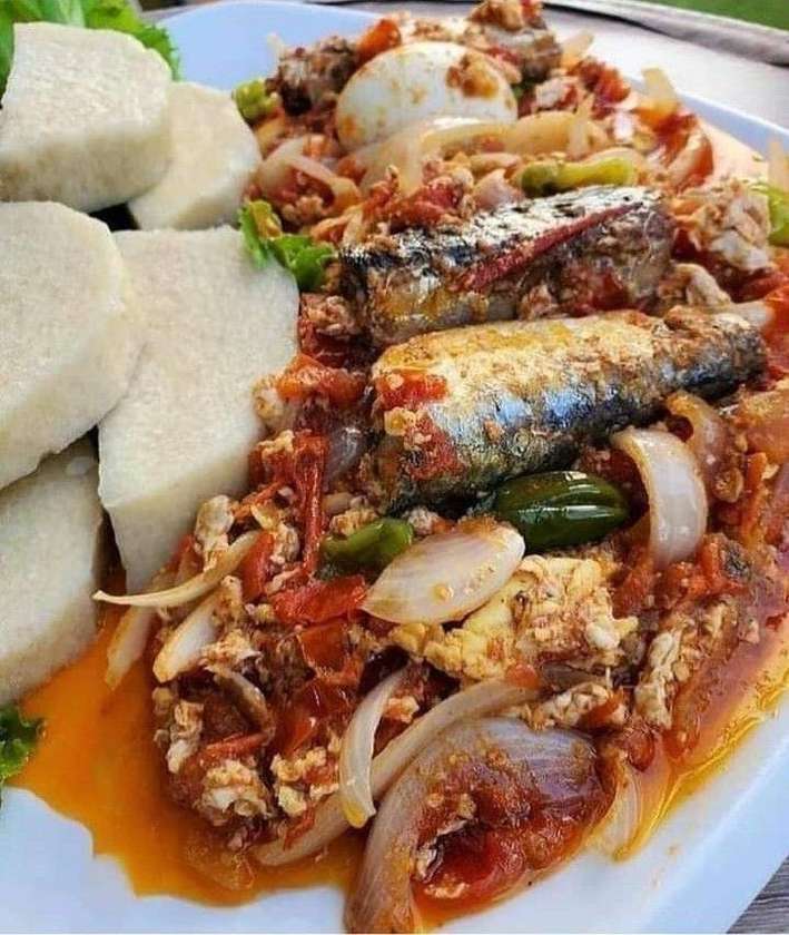 Boiled yam with egg sauce