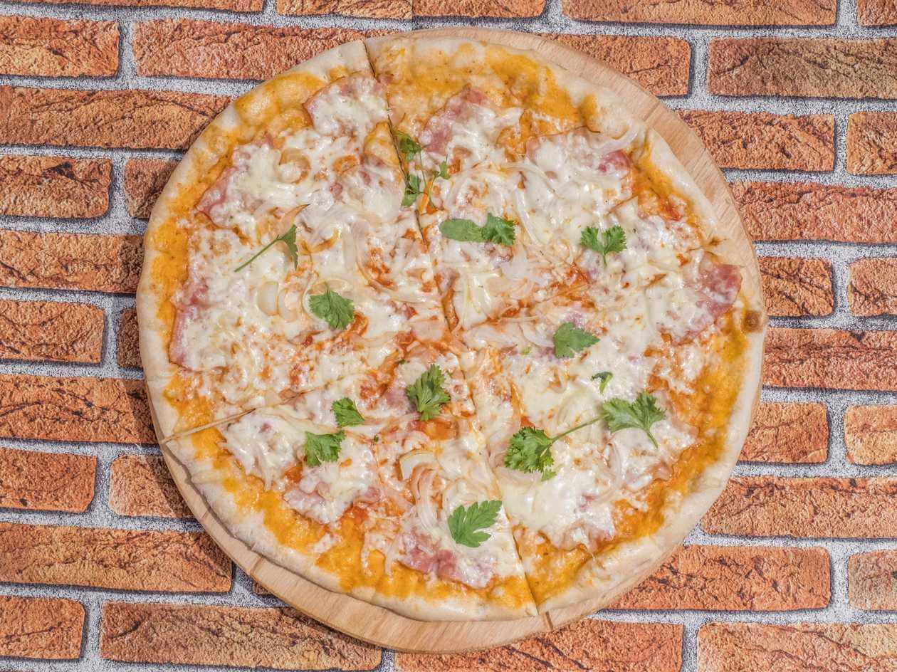 Slaninová pizza