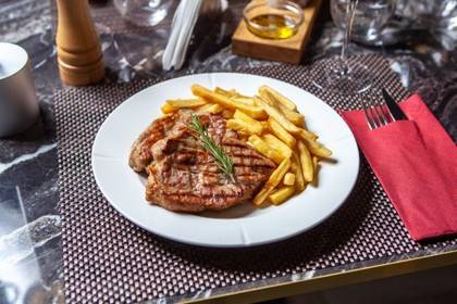 Ceafa cu Cartofi Prajiti