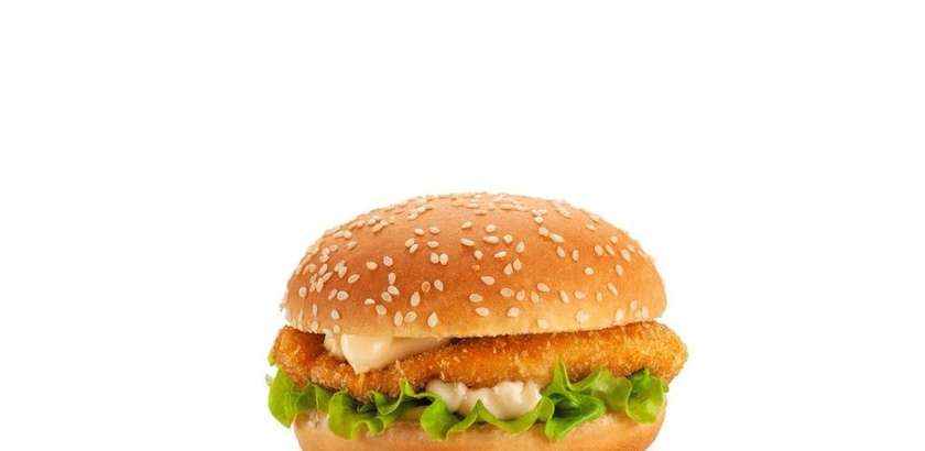 Syrový burger s hranolkami