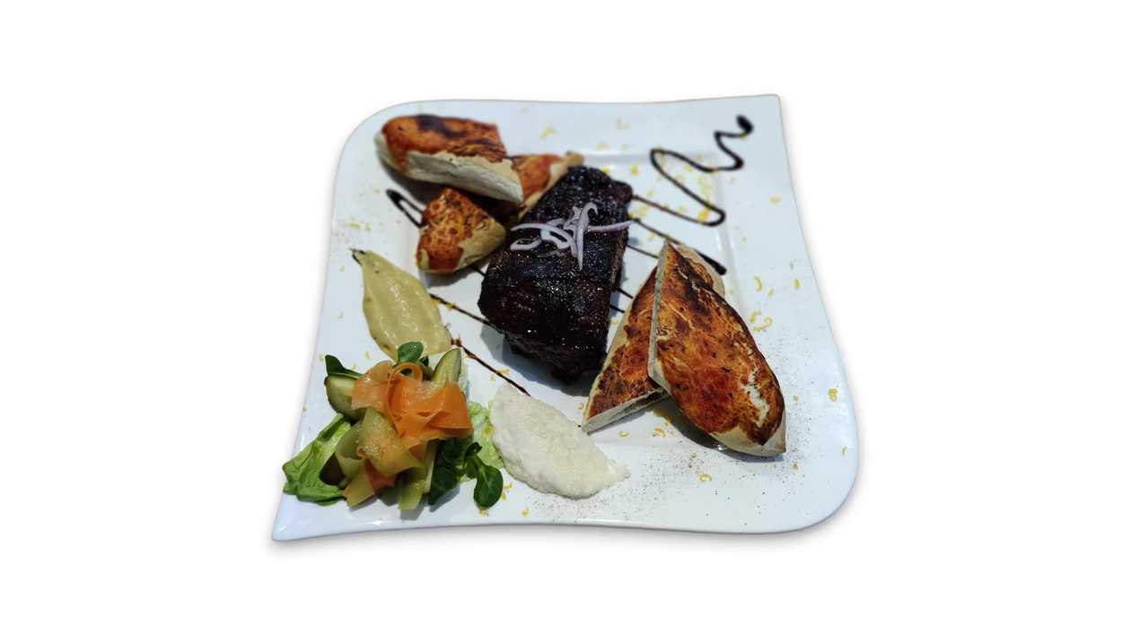 V krbe pečené údené marinované rebierka