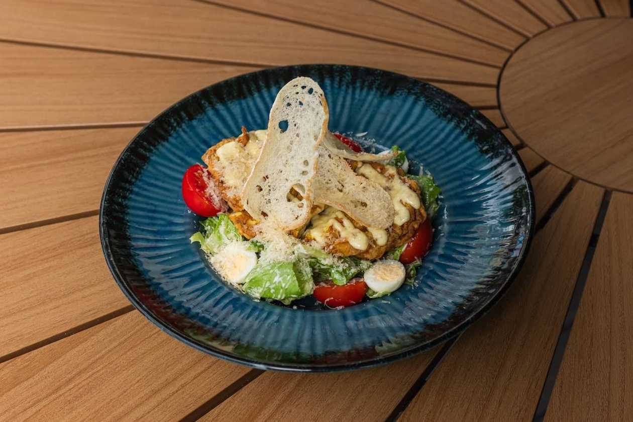 Цезар з куркою Кріспі