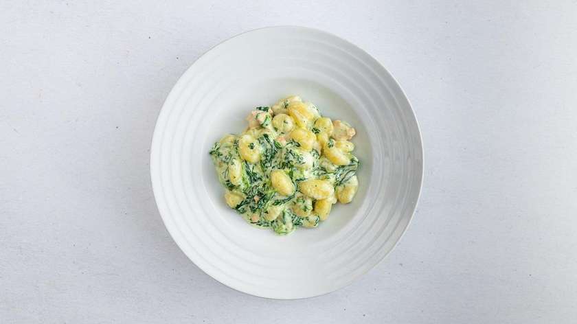 Gnocchi s kuřecím masem, špenátem a smetanou