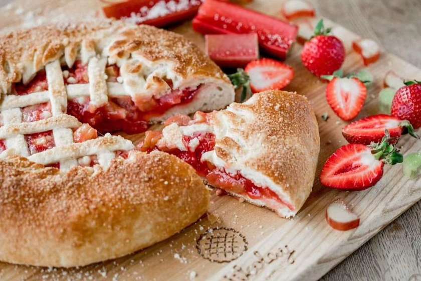 Strawberry and rhubarb pie