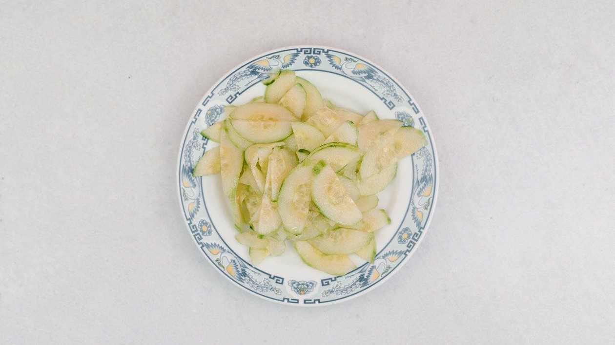 W11 Uhorkový šalát