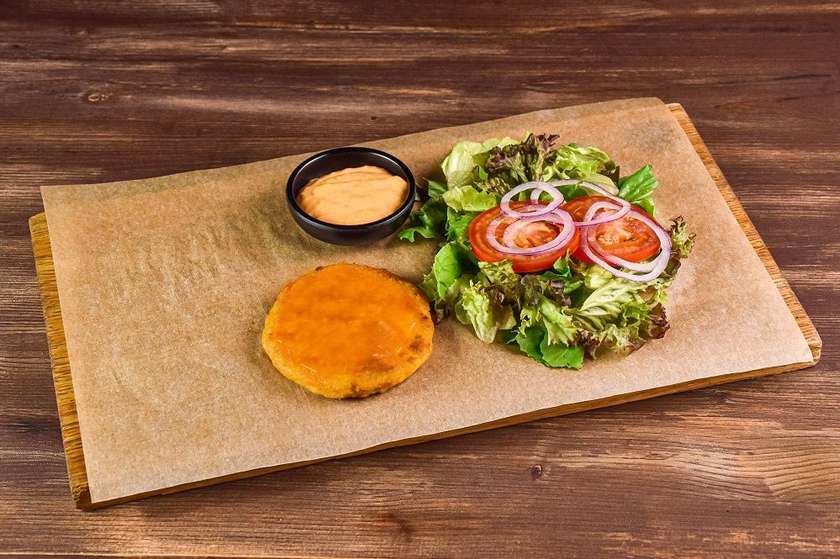 Naked burgeris su augalinės kilmės maltinuku no chicken