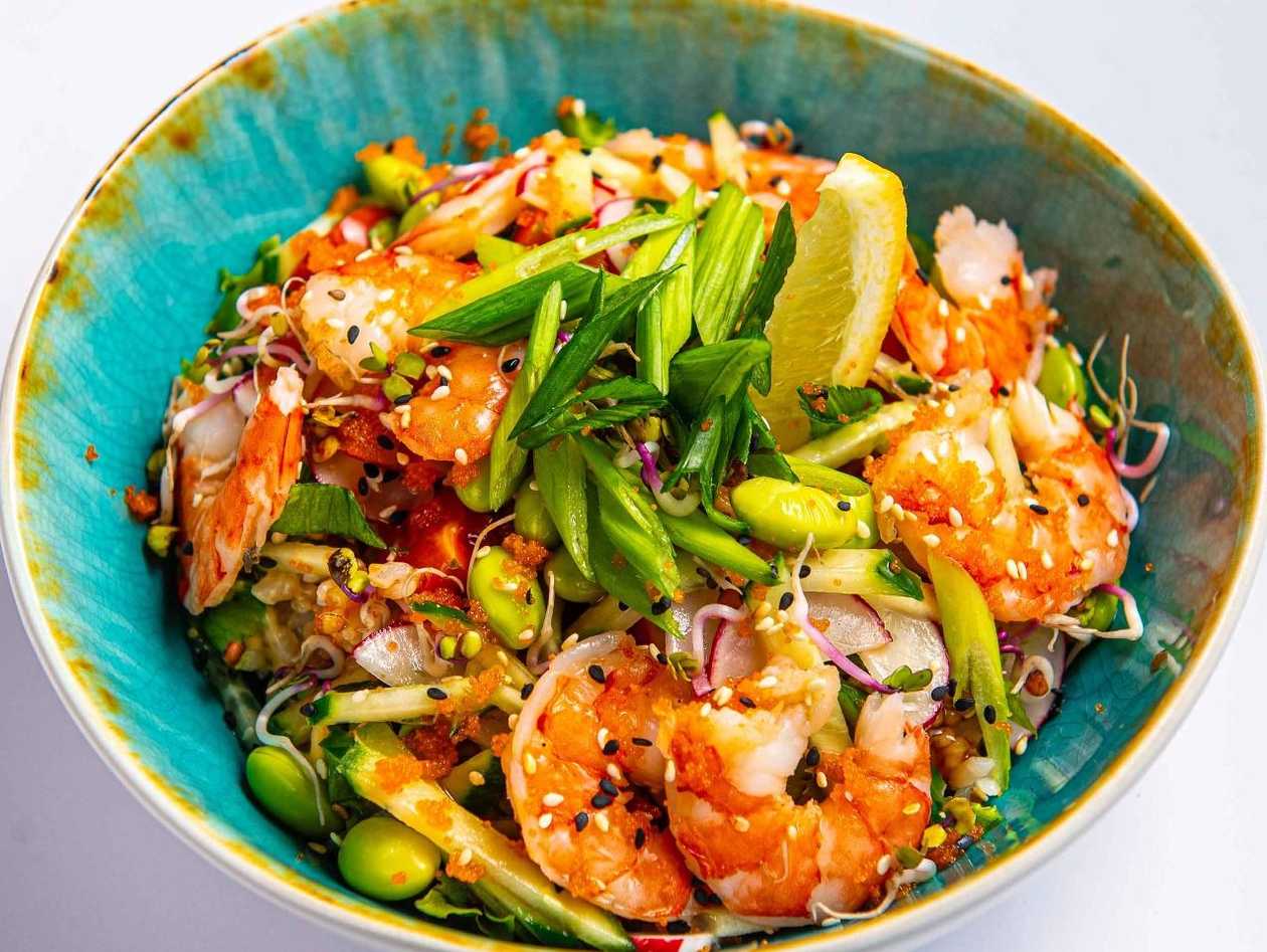 Japanese bowl with shrimps