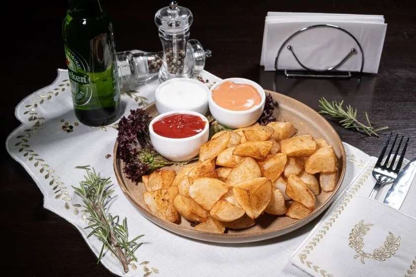 Cartofi Tasty cu 3 sosuri