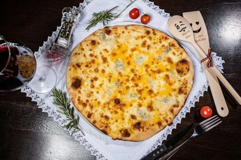 Pizza quattro formaggi