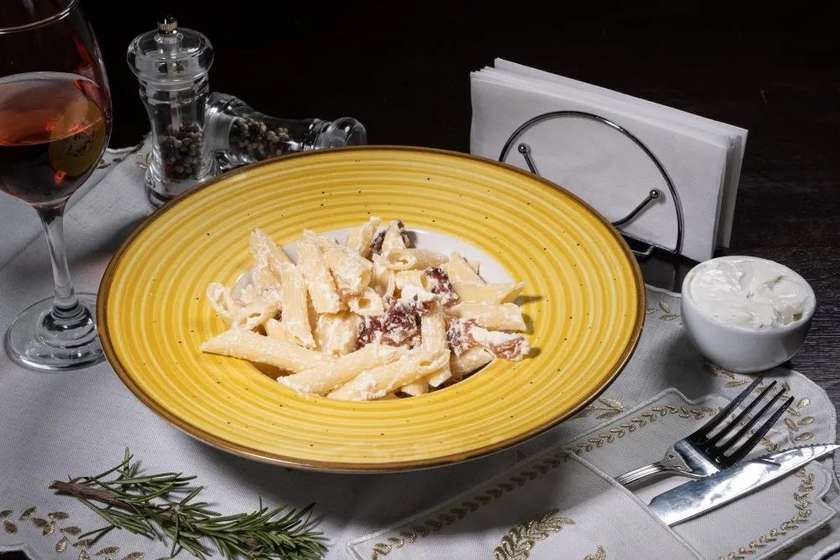 Macaroane cu brânză de burduf și jumări