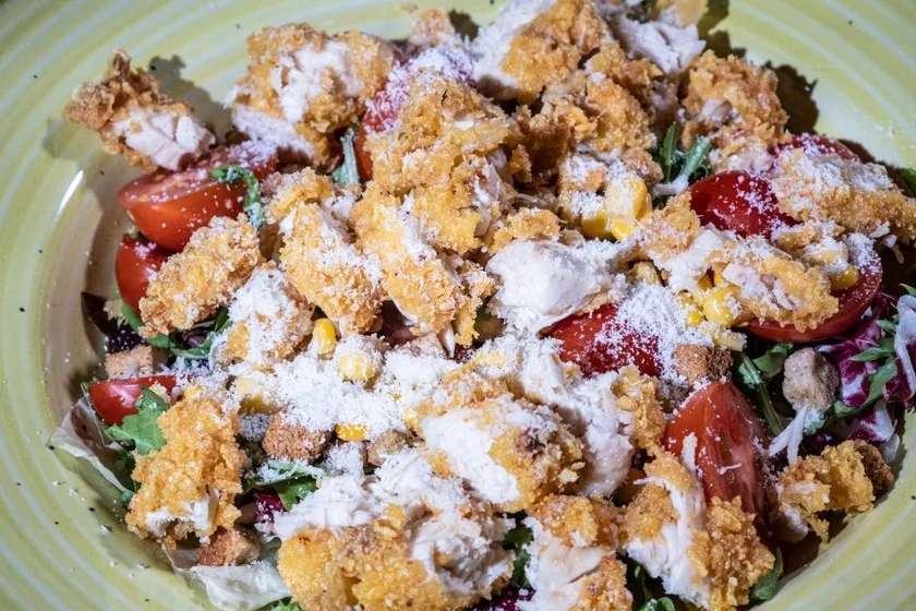 Salată Caesar de pui