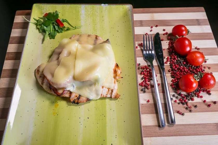 Piept de pui la grătar gratinat