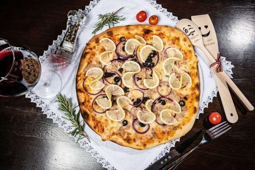 Pizza tonno e cipolla