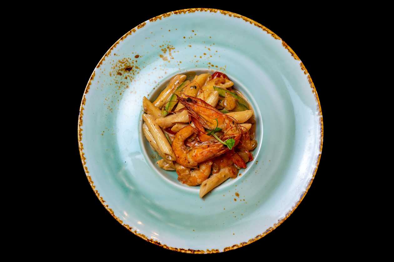 Penne with shrimps and zucchini