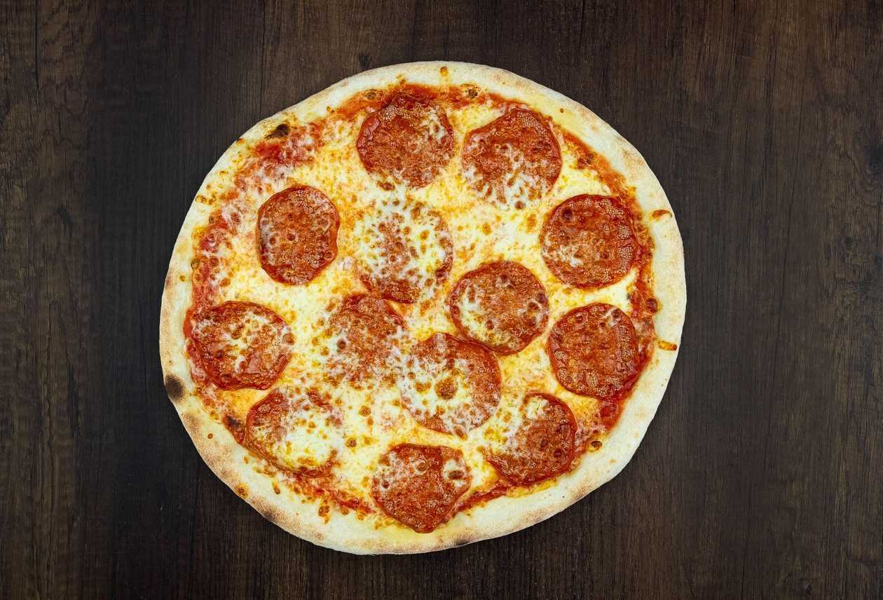 2 x Salami pizza 45cm