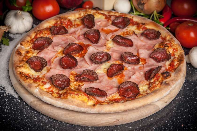 28cm Prosciutto salami pizza