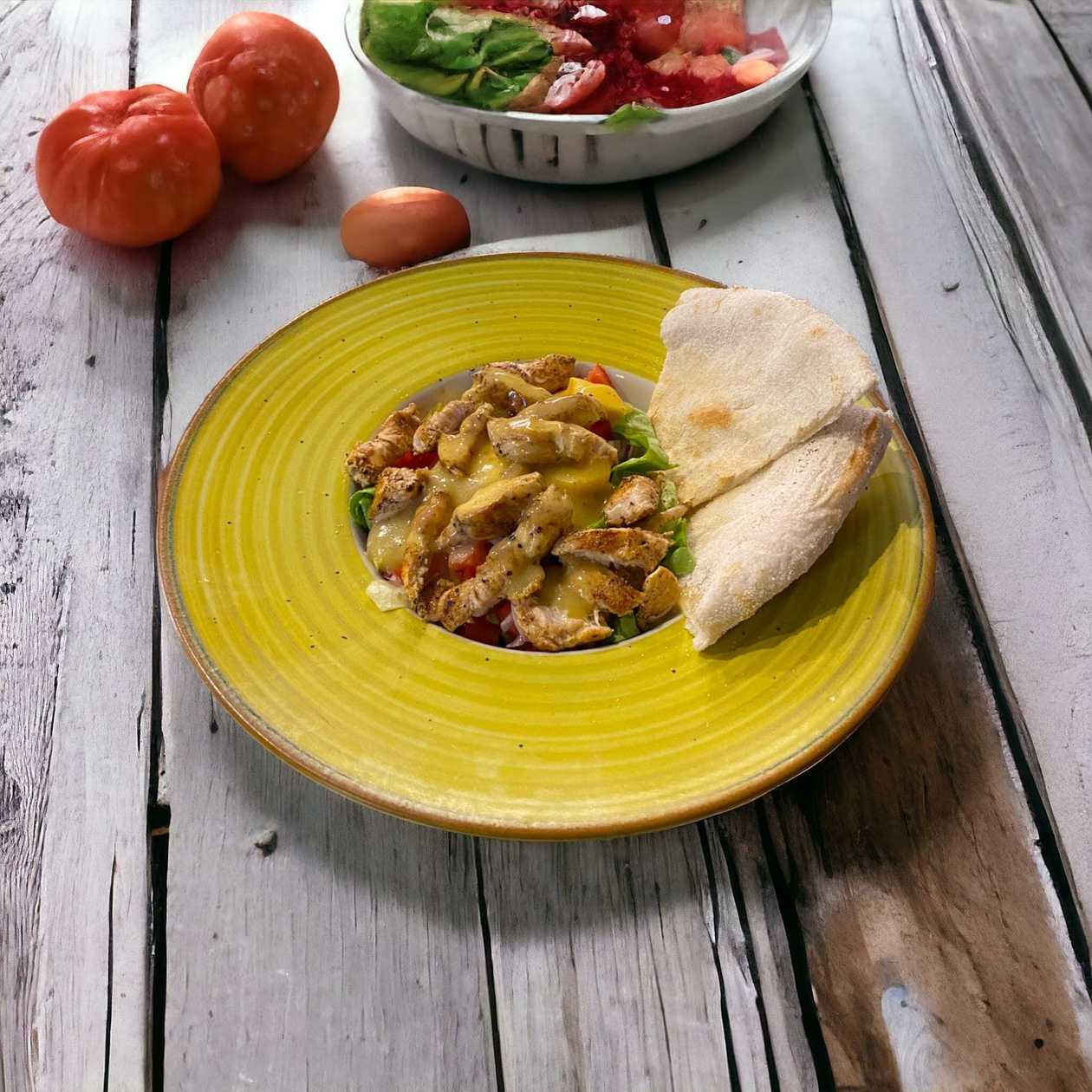 Salata cu piept de pui, mango si avocado