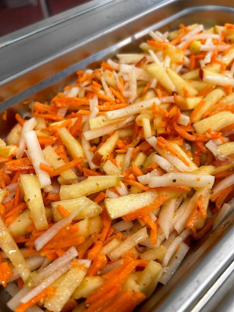 Carrot salad with apples