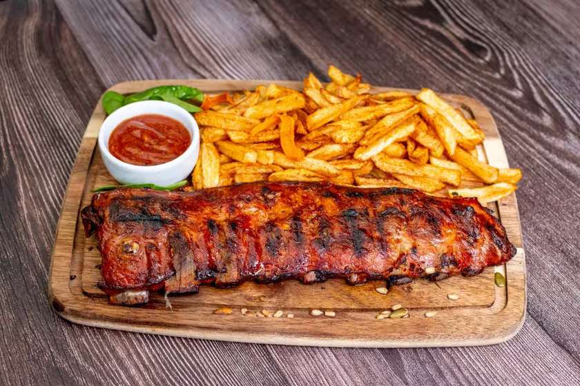 Pork ribs with country-style potatoes