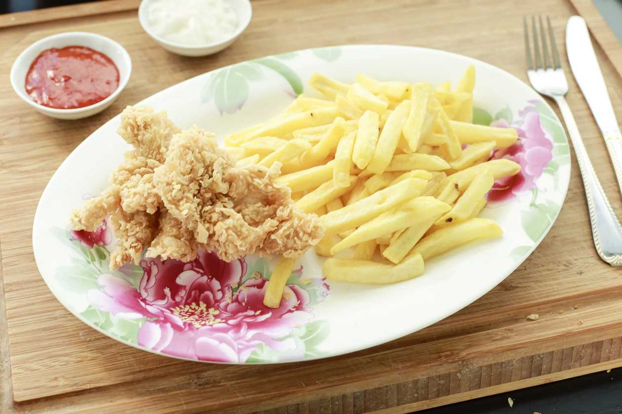 Crispy chicken with fries