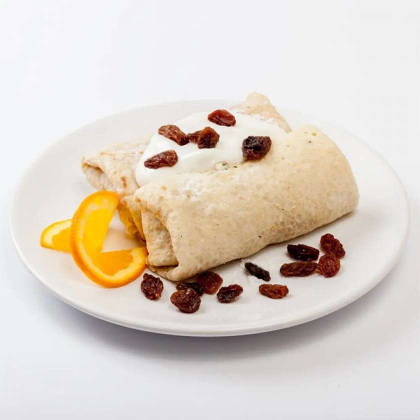 Brașov-style crepes with cottage cheese and raisins