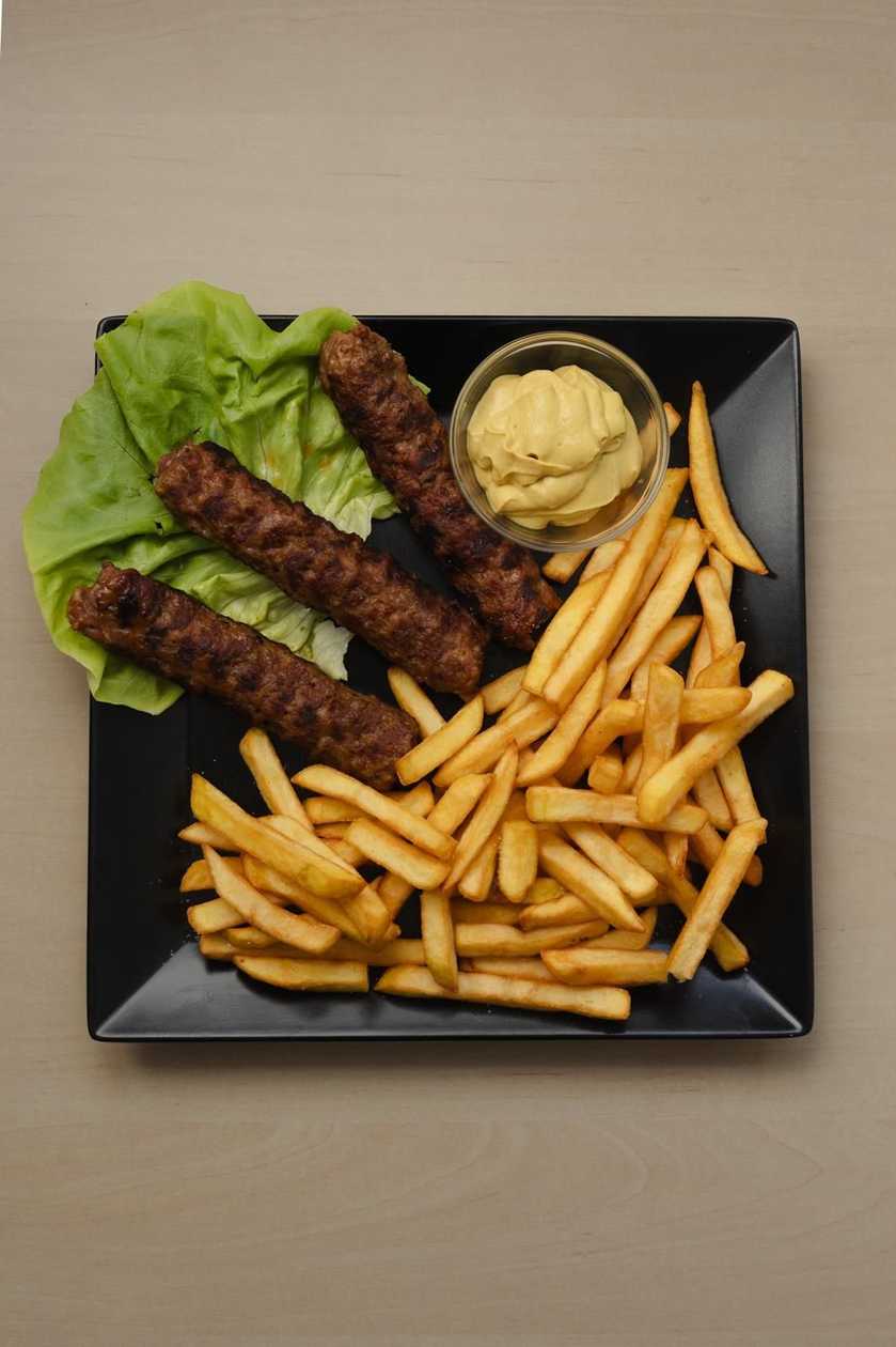 Grilled minced meat rolls