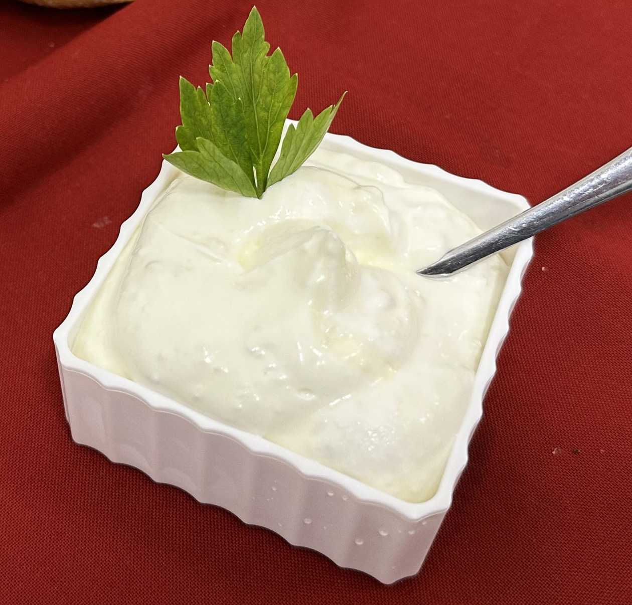 Garlic sauce with sour cream