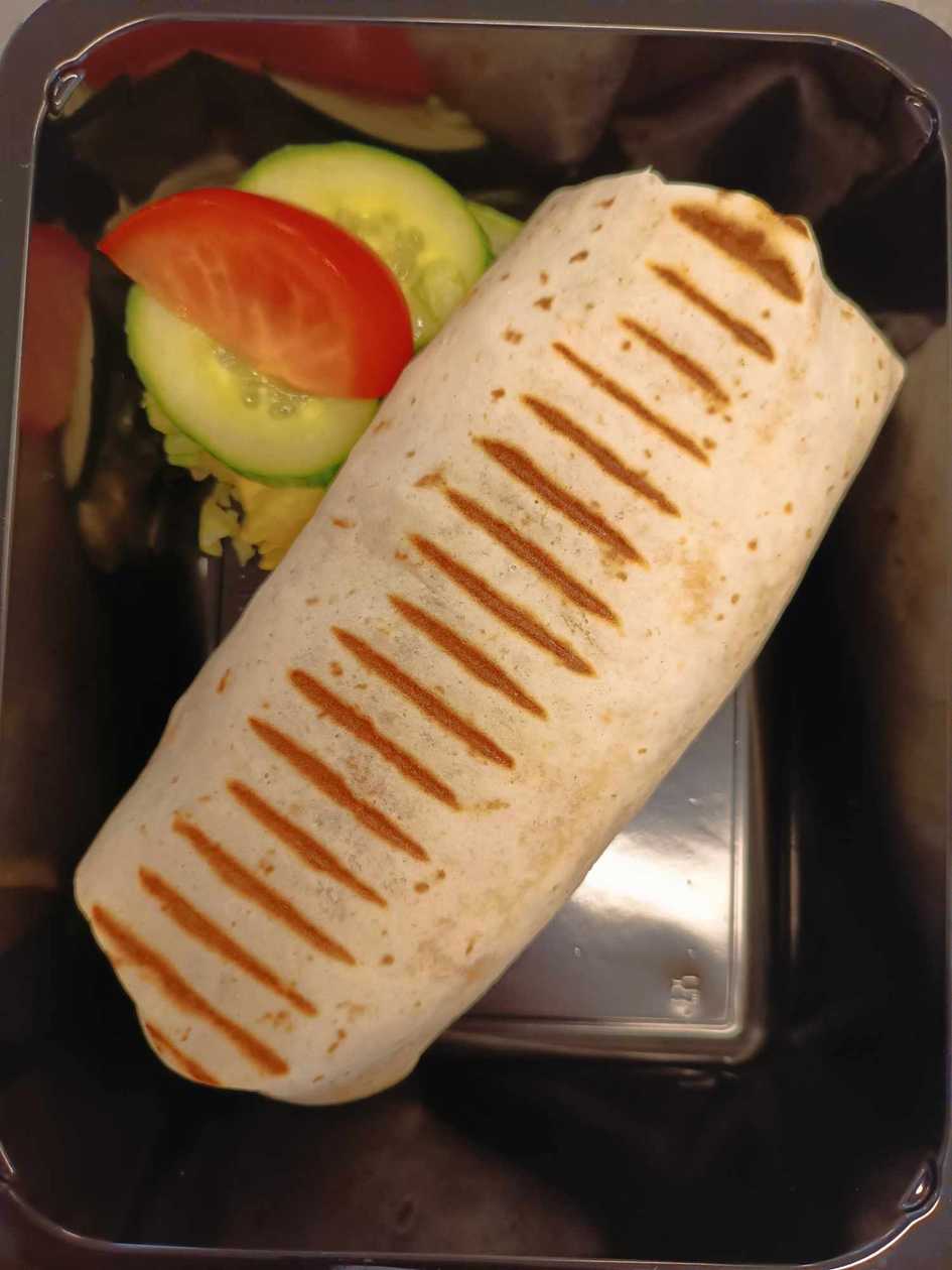 Zapečená Tortilla s kuřecím masem, čedarem a zeleninou