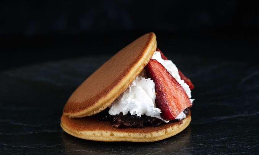 Dorayaki with Strawbbery