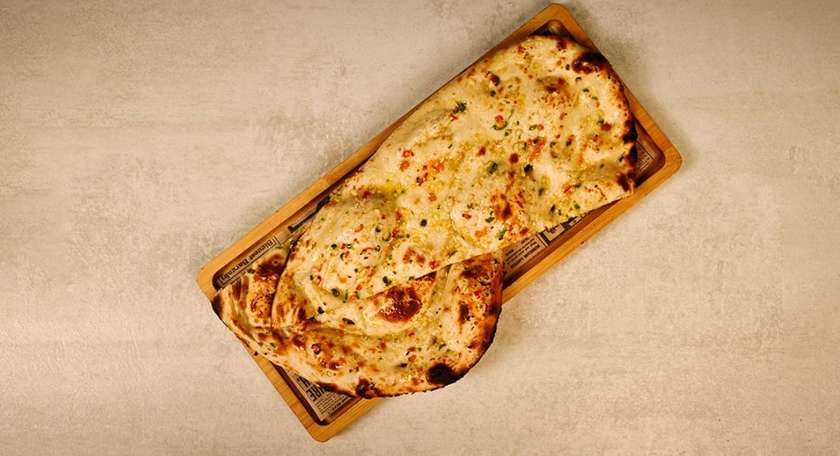 Chilli Garlic Naan (V)