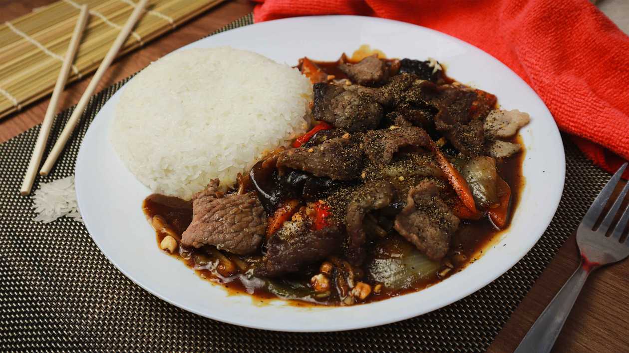 Beef with pepper and rice