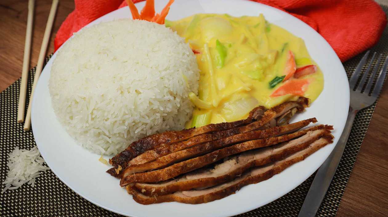 Duck with mango sauce and rice