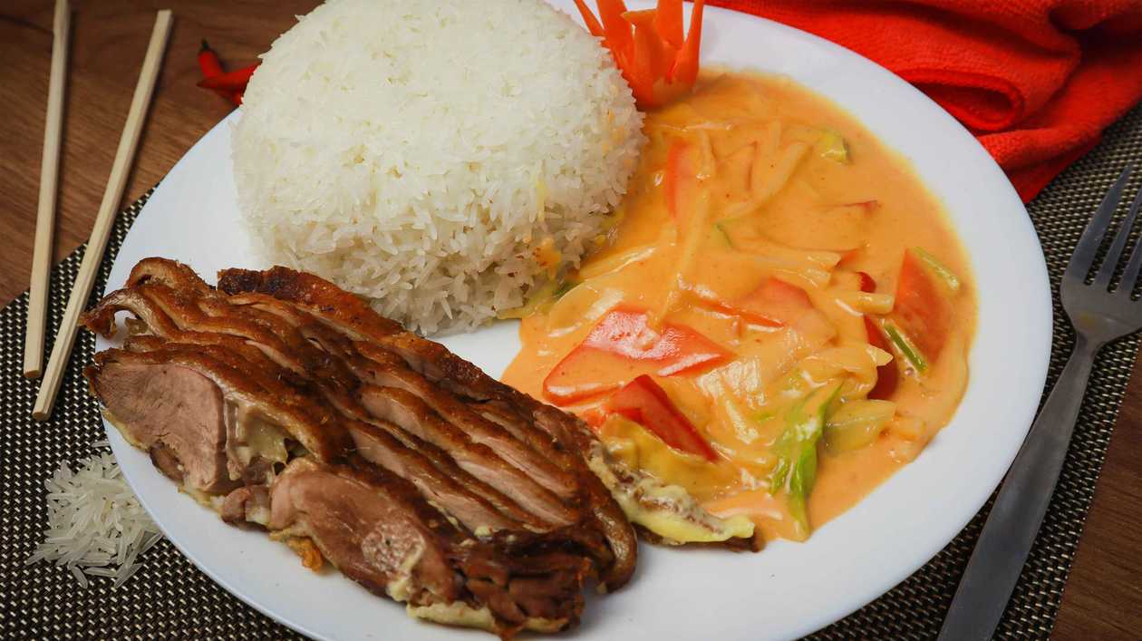 Duck with curry sauce and rice