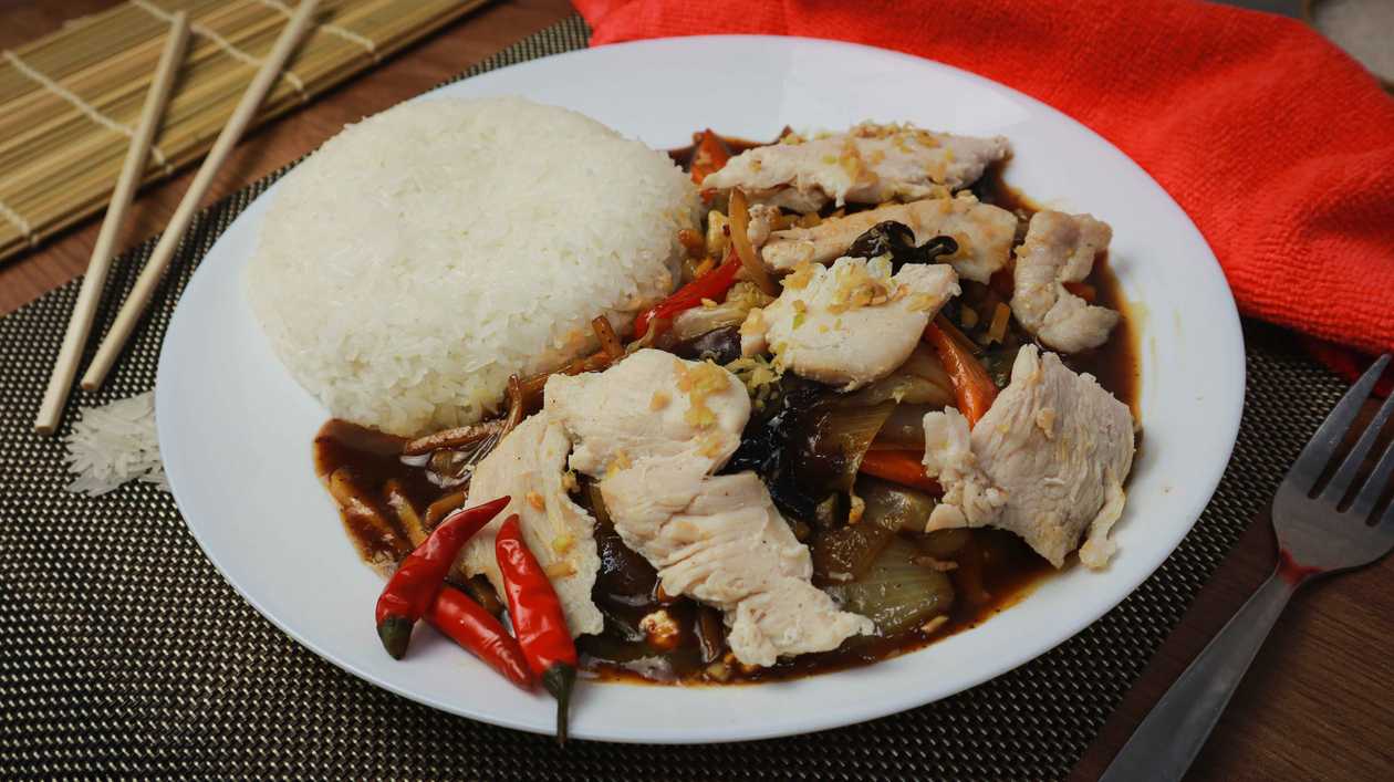 Chicken with lemongrass and rice